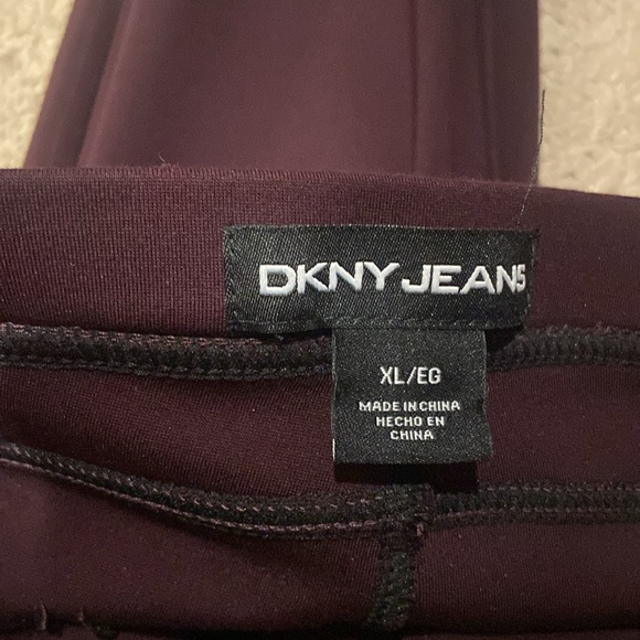 Lightly worn, plum colored skinny pull on pants - Picture 4 of 4